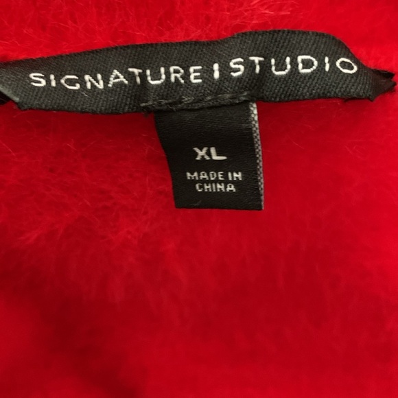Signature Studio Sweater - Picture 8 of 10